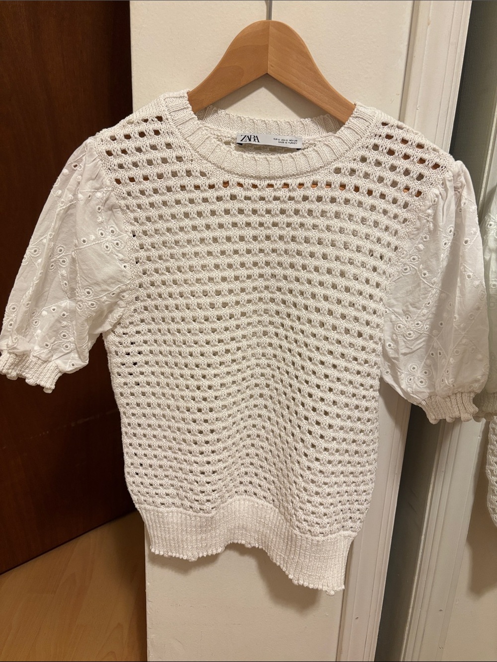 Super cute Zara Cream Crochet Eyelet Puff Sleeve Top